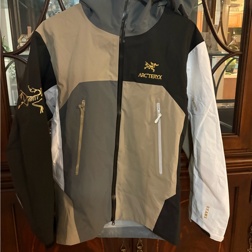 Arc'teryx Kids' Black, Gray, and White Raincoat